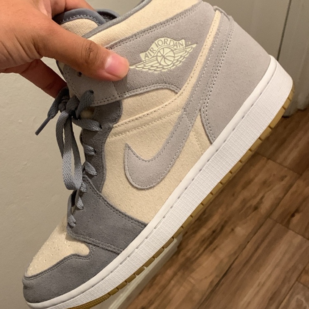 Jordan 1 SE Mid Coconut Milk Particle Grey